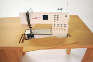 Kundenarbeiten 21 Naehtisch Ansicht 2