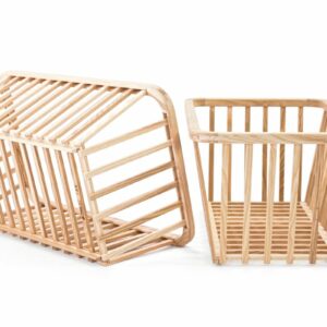 Wäschekorb aus Holz, gefertigt aus unbehandelter Schweizer Esche mit metallfreier Konstruktion.